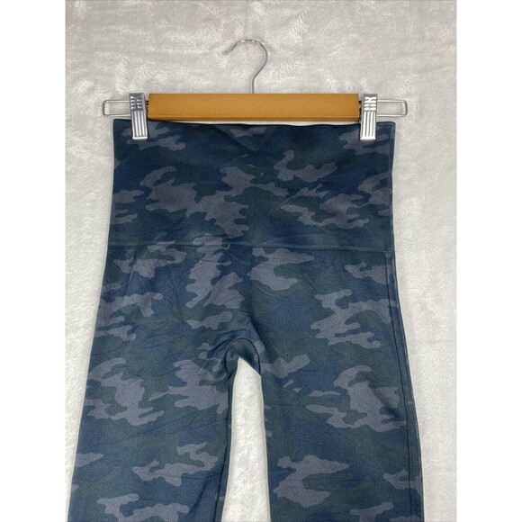 SPANX Look At Me Now Seamless Camo Leggings Black‎ Camouflage Size Medium - Picture 2 of 8